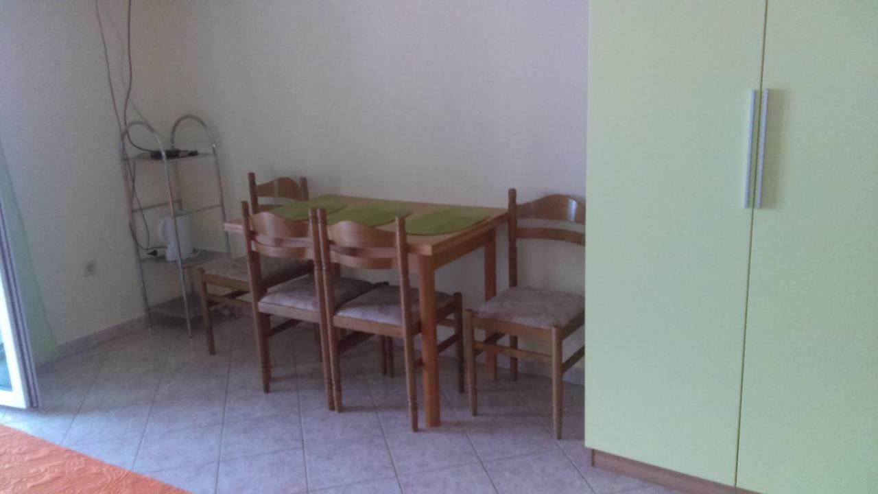 Guesthouse Bili Karlobag Exterior photo